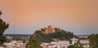 Castelo de Leiria sem iluminação em solidariedade com povo ucraniano