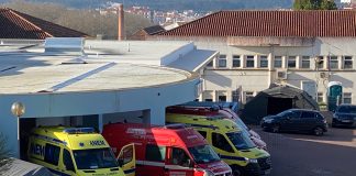 Bombeiros denunciam ambulâncias retidas por falta de macas em Santarém e Caldas da Rainha