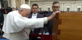 Bento XVI/Óbito: Sofrida despedida de Papa Francisco a “fiel amigo de Cristo”