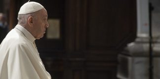 Bento XVI/Óbito: Francisco foi o primeiro a velar corpo de Bento XVI após a sua morte