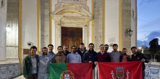 Cavaleiros levam técnica e bandeira portuguesa ao carnaval taurino da Venezuela