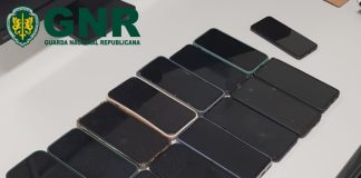 Alenquer: GNR recupera 14 telemóveis furtados e detém dois suspeitos