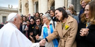 Papa destaca cultura de opressão patriarcal e violência contra as mulheres