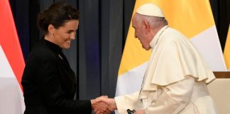 Papa Francisco critica embriões proveta e barrigas de aluguer