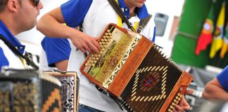 Concertinas animam vila de Gaeiras