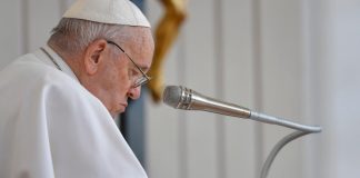 Papa manifesta “grande tristeza” pelo naufrágio na Grécia e reza para que não se repita