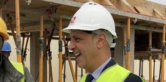 Ministro da Saúde anuncia novo Hospital do Oeste no Bombarral