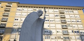 Papa passou uma “noite tranquila” e está “em boas condições”