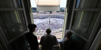 Migrações: Papa implora que Mediterrâneo “nunca mais seja cenário de desumanidade”