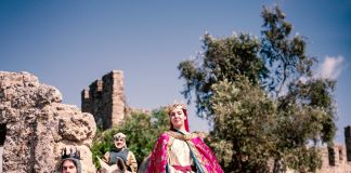 Mercado Medieval de Óbidos recria o escândalo do séc. XIII numa guerra entre rainhas