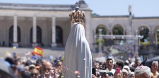 Peregrinos de Fátima rezam pelos migrantes e lembram guerra na Ucrânia