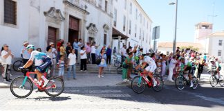 Santarém aplaude ciclistas na 2ª Etapa da 84ª Volta a Portugal em Bicicleta numa tarde de calor intenso