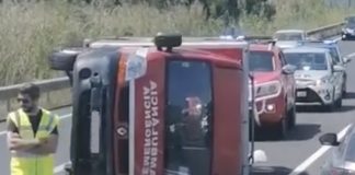 Despiste de ambulância em Peniche deixa bombeiros com menos um veículo