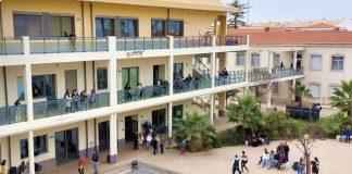 Município de Faro investe em mobiliário para as escolas