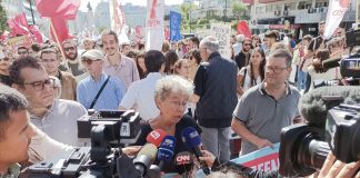 Reportagem: Centenas de pessoas marcham em Lisboa pela saúde pública