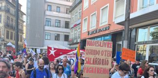 Habitação: Pelo menos oito mil manifestantes preenchem rua de Santa Catarina no Porto