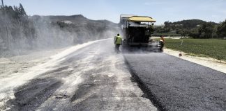 Estrada Nacional (EN) 9 com obras de pavimentação entre Torres Vedras e Mafra
