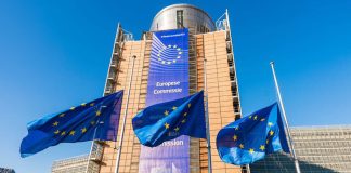 Bruxelas dá 2 meses a Portugal para esclarecer falhas nas regras para contratação pública