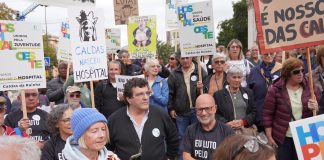 Manifestantes contra hospital no Bombarral deixam estudos a António Costa