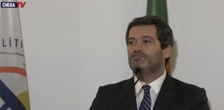 André Ventura critica “desfile sofrível de personalidades” no congresso do PSD