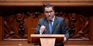 Efacec: PSD pede audição urgente do ministro da Economia no parlamento