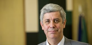 Governo/crise: Centeno diz que estava “muito longe de tomar uma decisão” sobre convite para primeiro-ministro
