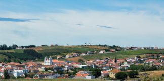 Freguesia alerta para risco de derrocada de estrada entre Bombarral e Lourinhã