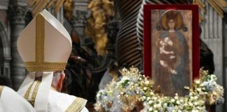 Papa Francisco preocupado com sociedades “escravizadas pela lógica do mercado”