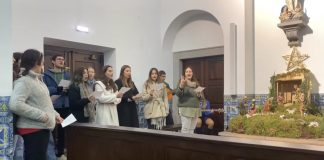 Caldas da Rainha: Jovens entoam cânticos para preparar a caminhada do Natal