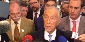 25 Abril: Marcelo divulga que condecorou em julho Spínola e Costa Gomes entre 33 militares