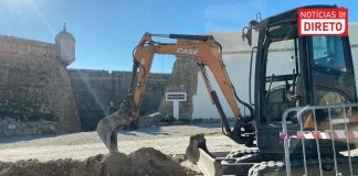 Ecopontos superficiais junto à Fortaleza de Peniche geram discordância
