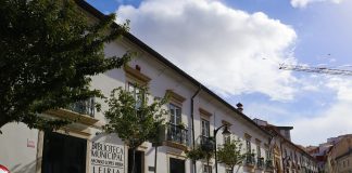 Biblioteca de Leiria leva “Histórias que abraçam” alunos com necessidades educativas