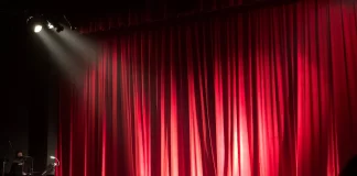 Estreias, entradas gratuitas, evocações de Abril e protesto no Dia Mundial do Teatro