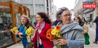 Câmara Municipal das Caldas da Rainha assinala o Dia da Mulher com a entrega de flores