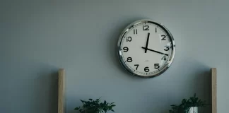 Relógios adiantam uma hora na próxima madrugada