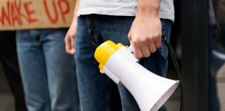 Manifestações anti-imigração e antifascista a 350 metros de distância no Porto