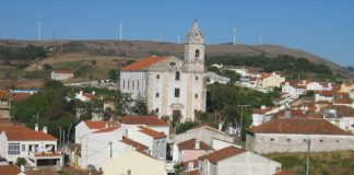 Antiga escola primária transformada em sede de freguesia em Torres Vedras