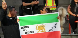 Prémio Nobel da Paz iraniana apela à insurreição face a “guerra contra as mulheres”