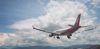 Tripulantes de cabine da easyJet em greve de 15 a 17 de agosto
