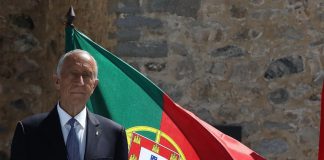 10 Junho: Bandeira Nacional entregue à associação de vítimas dos incêndios