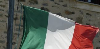 Primeira-ministra italiana queixa-se por carta à presidente da Comissão Europeia