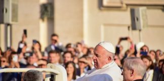 Jovens protestam contra touradas em audiência com Papa Francisco