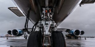 Avião de carga 747 faz aterragem de emergência em aeroporto de Tóquio