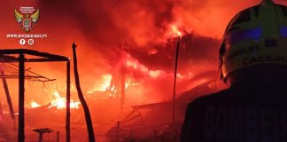 Incêndio destrói bar de praia na Costa da Caparica