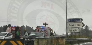 A17 encerrada no sentido norte-sul devido a colisão que provocou quatro feridos
