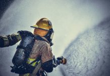 Dois bombeiros feridos em incêndio em Mira-Sintra