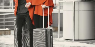 Casal abandona filho de 10 anos no aeroporto para não perder viagem de férias