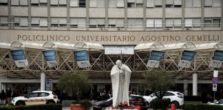 Papa Francisco passou noite tranquila e febre baixou