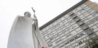 Papa está em estado crítico com prognóstico reservado