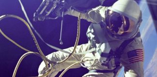 Astronautas retidos no espaço durante nove meses regressaram à Terra em segurança